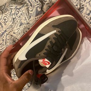 Travis Scott OG low size 7